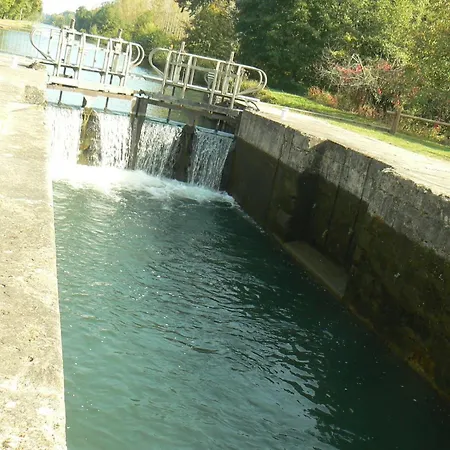 Chaleureux à Avec Piscine Partagée - 55 M² Blaignac